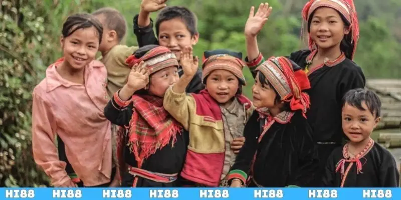 HI88 tết thiếu nhi cùng trẻ em nghèo chia sẻ mâm cơm thiện nguyện